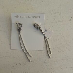 NWT Annie Linear Earrings in silver
